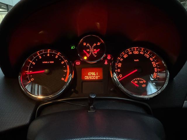 ２０７ ＳＷ　ＧＴｉ　５速ＭＴ　ターボ　ブラックレザーシート　パノラマルーフ　純正１７インチホイール　カロッツェリアＤＥＨ－５５００　ＥＴＣ　スペアタイヤ　オートエアコン（56枚目）