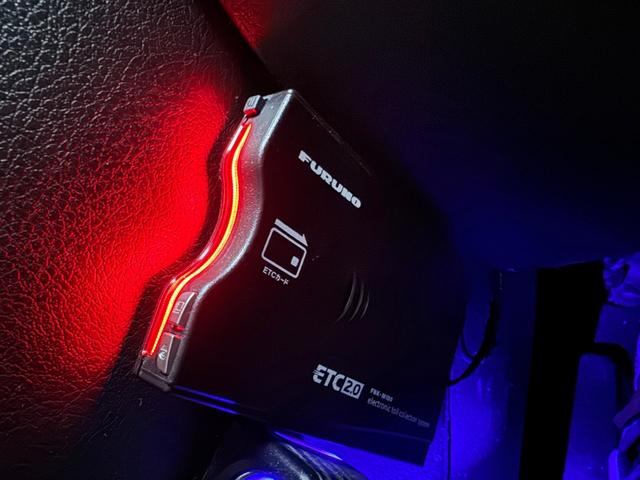 ２０７ ＳＷ　ＧＴｉ　５速ＭＴ　ターボ　ブラックレザーシート　パノラマルーフ　純正１７インチホイール　カロッツェリアＤＥＨ－５５００　ＥＴＣ　スペアタイヤ　オートエアコン（62枚目）