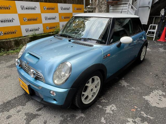 ＭＩＮＩ クーパーＳ　Ｒ５３クーパーＳ　６ＭＴ　スーパーチャージャー　ＢＬＩＴＺ車高調　運転席レカロシート　社外マフラー　オーディオレス　エレクトリックブルー　フロントフォグランプ（2枚目）