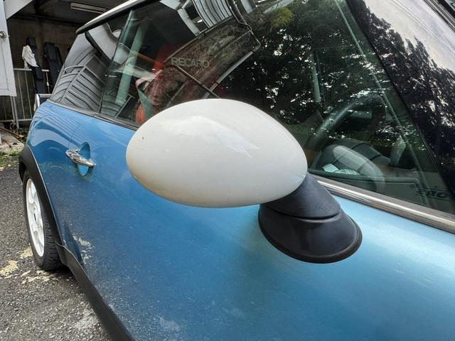 ＭＩＮＩ クーパーＳ　Ｒ５３クーパーＳ　６ＭＴ　スーパーチャージャー　ＢＬＩＴＺ車高調　運転席レカロシート　社外マフラー　オーディオレス　エレクトリックブルー　フロントフォグランプ（10枚目）