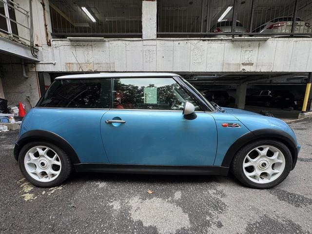 ＭＩＮＩ クーパーＳ　Ｒ５３クーパーＳ　６ＭＴ　スーパーチャージャー　ＢＬＩＴＺ車高調　運転席レカロシート　社外マフラー　オーディオレス　エレクトリックブルー　フロントフォグランプ（14枚目）