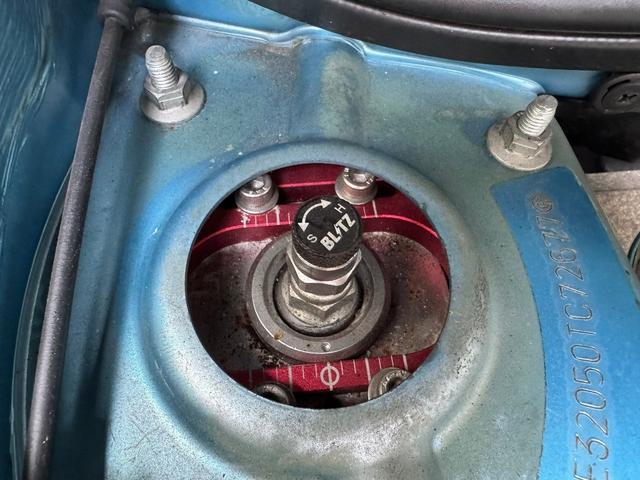 ＭＩＮＩ クーパーＳ　Ｒ５３クーパーＳ　６ＭＴ　スーパーチャージャー　ＢＬＩＴＺ車高調　運転席レカロシート　社外マフラー　オーディオレス　エレクトリックブルー　フロントフォグランプ（16枚目）