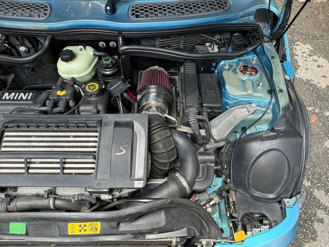 ＭＩＮＩ クーパーＳ　Ｒ５３クーパーＳ　６ＭＴ　スーパーチャージャー　ＢＬＩＴＺ車高調　運転席レカロシート　社外マフラー　オーディオレス　エレクトリックブルー　フロントフォグランプ（18枚目）