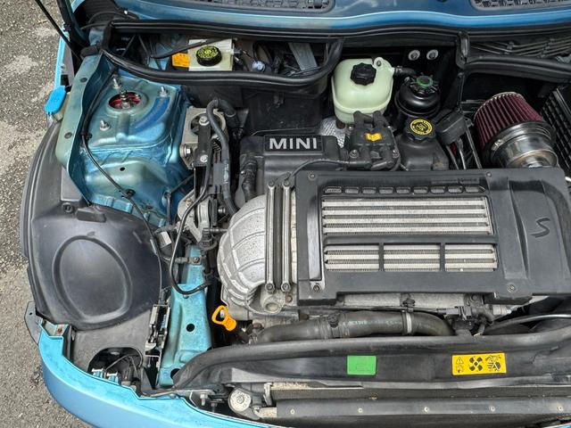 ＭＩＮＩ クーパーＳ　Ｒ５３クーパーＳ　６ＭＴ　スーパーチャージャー　ＢＬＩＴＺ車高調　運転席レカロシート　社外マフラー　オーディオレス　エレクトリックブルー　フロントフォグランプ（19枚目）