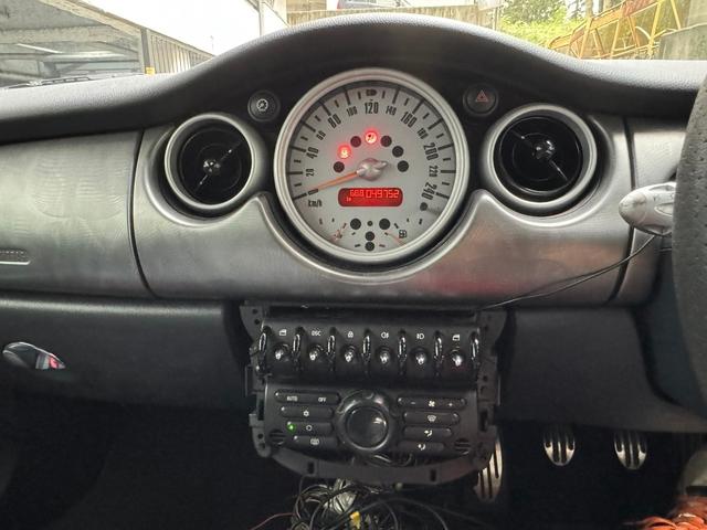 ＭＩＮＩ クーパーＳ　Ｒ５３クーパーＳ　６ＭＴ　スーパーチャージャー　ＢＬＩＴＺ車高調　運転席レカロシート　社外マフラー　オーディオレス　エレクトリックブルー　フロントフォグランプ（23枚目）