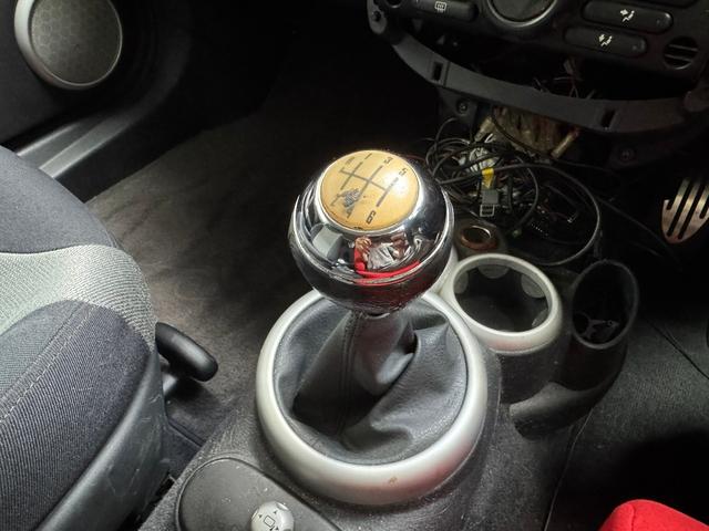 ＭＩＮＩ クーパーＳ　Ｒ５３クーパーＳ　６ＭＴ　スーパーチャージャー　ＢＬＩＴＺ車高調　運転席レカロシート　社外マフラー　オーディオレス　エレクトリックブルー　フロントフォグランプ（25枚目）