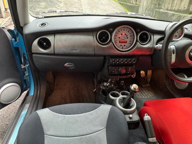 ＭＩＮＩ クーパーＳ　Ｒ５３クーパーＳ　６ＭＴ　スーパーチャージャー　ＢＬＩＴＺ車高調　運転席レカロシート　社外マフラー　オーディオレス　エレクトリックブルー　フロントフォグランプ（33枚目）