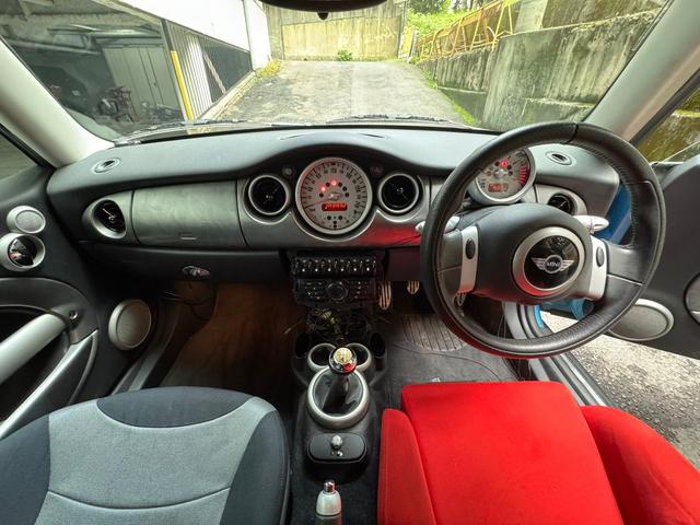 ＭＩＮＩ クーパーＳ　Ｒ５３クーパーＳ　６ＭＴ　スーパーチャージャー　ＢＬＩＴＺ車高調　運転席レカロシート　社外マフラー　オーディオレス　エレクトリックブルー　フロントフォグランプ（37枚目）