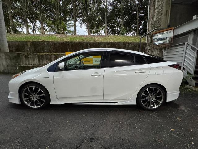 プリウス S モデリスタフロントスポイラー モデリスタサイドスカート WORK SCHWERT19インチアルミ 地デジディーラーナビNSZT-W66T ナビ連動ドラレコDRT-H66A バックモニター スペアタイヤ(7枚目)