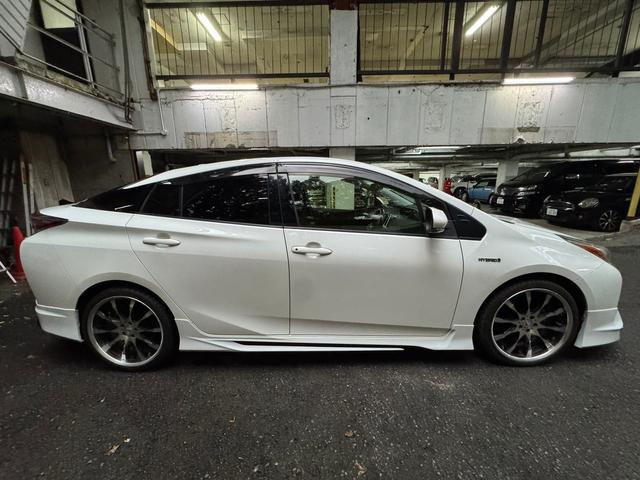 プリウス S モデリスタフロントスポイラー モデリスタサイドスカート WORK SCHWERT19インチアルミ 地デジディーラーナビNSZT-W66T ナビ連動ドラレコDRT-H66A バックモニター スペアタイヤ(8枚目)