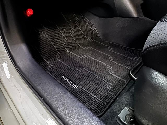 プリウス S モデリスタフロントスポイラー モデリスタサイドスカート WORK SCHWERT19インチアルミ 地デジディーラーナビNSZT-W66T ナビ連動ドラレコDRT-H66A バックモニター スペアタイヤ(40枚目)