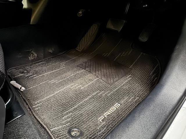 プリウス S モデリスタフロントスポイラー モデリスタサイドスカート WORK SCHWERT19インチアルミ 地デジディーラーナビNSZT-W66T ナビ連動ドラレコDRT-H66A バックモニター スペアタイヤ(51枚目)