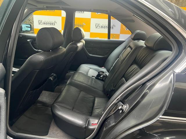 限られたスペースにたくさんの在庫車両を保管してますので、ご来店の際はご予約していただけるとスムーズにご案内できます。