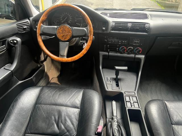 整備士はその道３０年！熟練の技で古いお車も修理します。