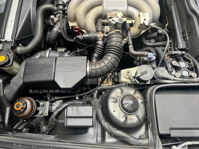 ボディコーティングも当店で！ボディコーティングはまずボディを徹底的に磨きます。丸１日かかります。そのあとガラスコーティングを塗りこんでいきます。黒色のお車は特に効果が分かりやすいですよ。