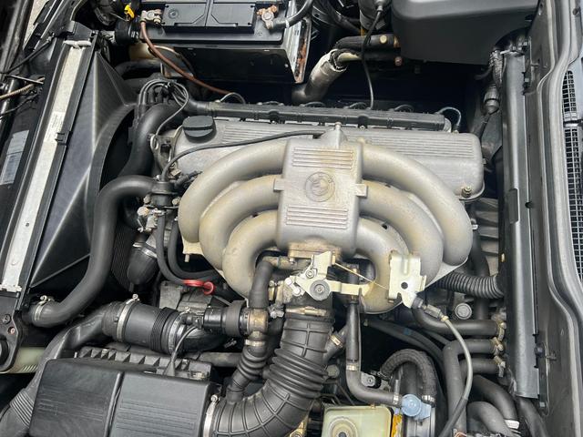 限られたスペースにたくさんの在庫車両を保管してますので、ご来店の際はご予約していただけるとスムーズにご案内できます。