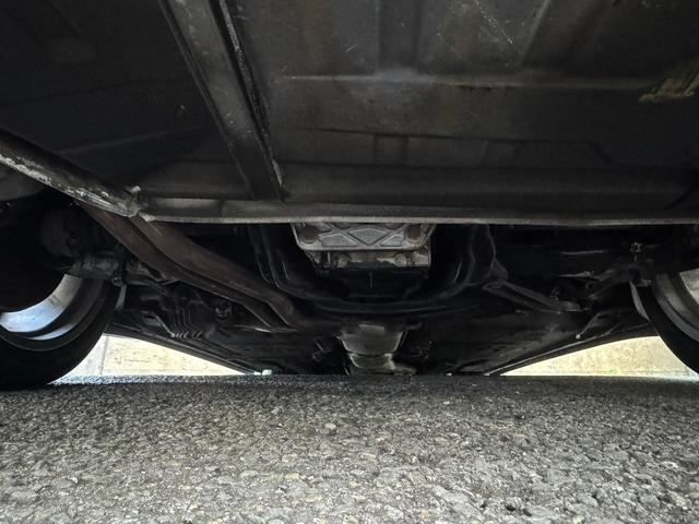 整備士はその道３０年！熟練の技で古いお車も修理します。