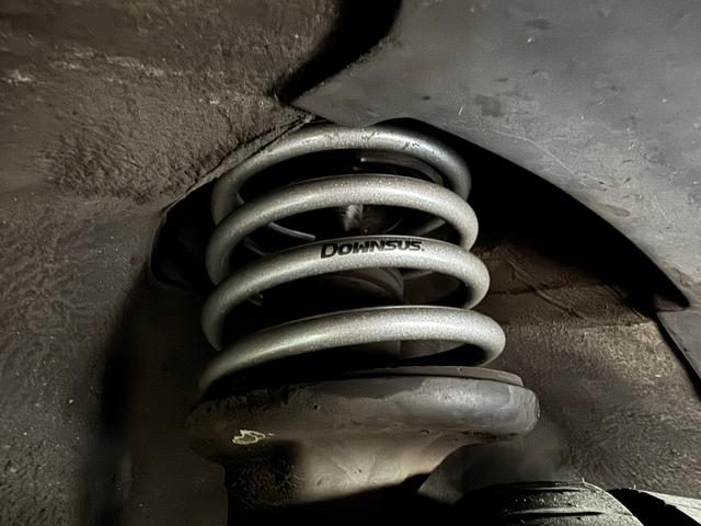 板金塗装、内装リペア、ヘッドライトコーティング、ボディコーティング、レザーシートリペア、フィルム貼り、全て自社で行ってます！お気軽にご相談下さい。