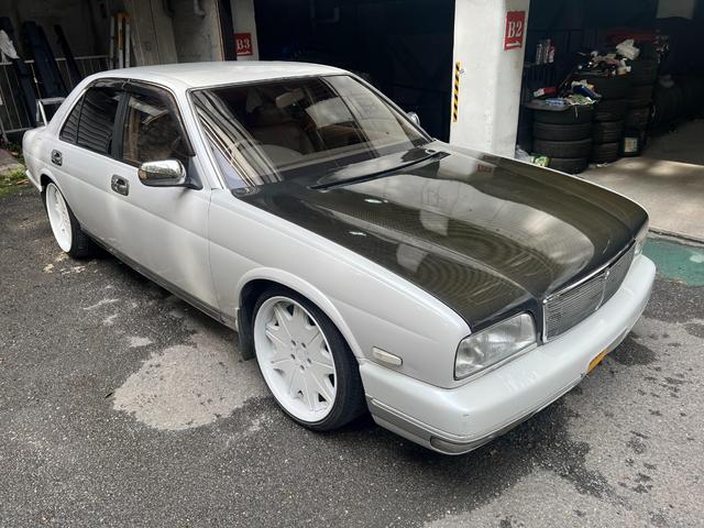 シーマ ４１Ｌ　レザーシート　電動シート　カーボンボンネット　ＷＯＲＫ　ＶＡＲＩＡＮＺＡ　１９インチアルミ　車高調　リアトーコントロールロッド　Ｋ－ＢＲＥＡＫマフラー　ＬＥＤテールランプ（8枚目）