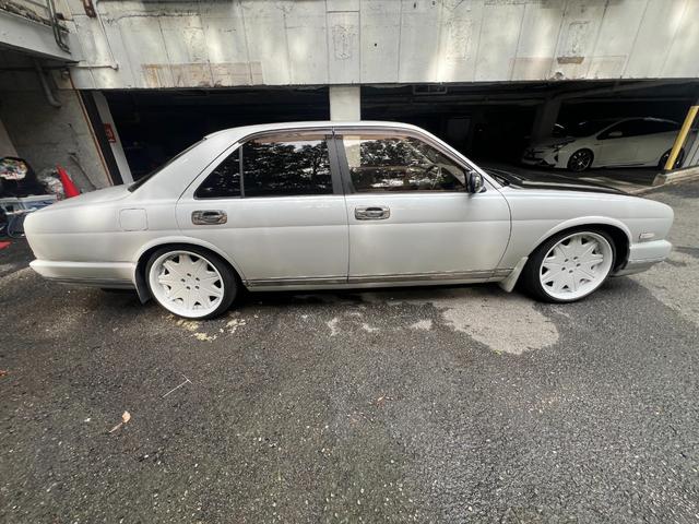 シーマ ４１Ｌ　レザーシート　電動シート　カーボンボンネット　ＷＯＲＫ　ＶＡＲＩＡＮＺＡ　１９インチアルミ　車高調　リアトーコントロールロッド　Ｋ－ＢＲＥＡＫマフラー　ＬＥＤテールランプ（15枚目）