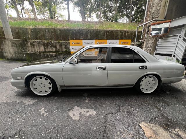 シーマ ４１Ｌ　レザーシート　電動シート　カーボンボンネット　ＷＯＲＫ　ＶＡＲＩＡＮＺＡ　１９インチアルミ　車高調　リアトーコントロールロッド　Ｋ－ＢＲＥＡＫマフラー　ＬＥＤテールランプ（16枚目）