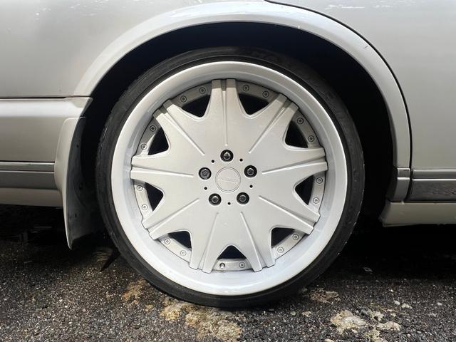 シーマ ４１Ｌ　レザーシート　電動シート　カーボンボンネット　ＷＯＲＫ　ＶＡＲＩＡＮＺＡ　１９インチアルミ　車高調　リアトーコントロールロッド　Ｋ－ＢＲＥＡＫマフラー　ＬＥＤテールランプ（21枚目）