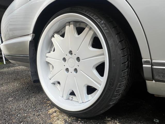 シーマ ４１Ｌ　レザーシート　電動シート　カーボンボンネット　ＷＯＲＫ　ＶＡＲＩＡＮＺＡ　１９インチアルミ　車高調　リアトーコントロールロッド　Ｋ－ＢＲＥＡＫマフラー　ＬＥＤテールランプ（22枚目）