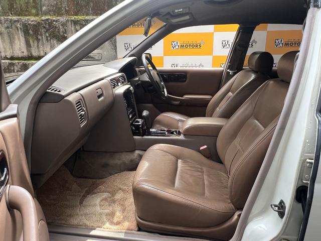 シーマ ４１Ｌ　レザーシート　電動シート　カーボンボンネット　ＷＯＲＫ　ＶＡＲＩＡＮＺＡ　１９インチアルミ　車高調　リアトーコントロールロッド　Ｋ－ＢＲＥＡＫマフラー　ＬＥＤテールランプ（32枚目）