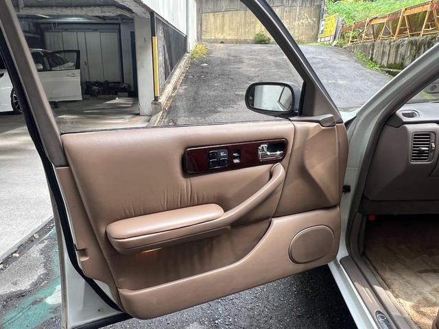 シーマ ４１Ｌ　レザーシート　電動シート　カーボンボンネット　ＷＯＲＫ　ＶＡＲＩＡＮＺＡ　１９インチアルミ　車高調　リアトーコントロールロッド　Ｋ－ＢＲＥＡＫマフラー　ＬＥＤテールランプ（33枚目）