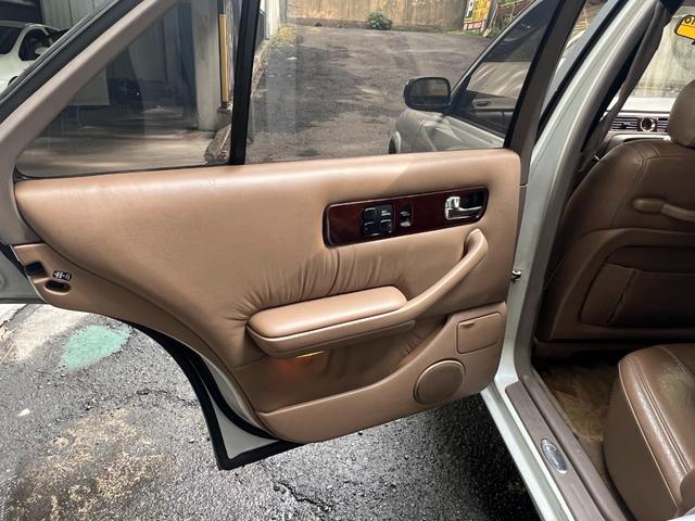 シーマ ４１Ｌ　レザーシート　電動シート　カーボンボンネット　ＷＯＲＫ　ＶＡＲＩＡＮＺＡ　１９インチアルミ　車高調　リアトーコントロールロッド　Ｋ－ＢＲＥＡＫマフラー　ＬＥＤテールランプ（37枚目）