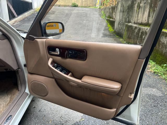 シーマ ４１Ｌ　レザーシート　電動シート　カーボンボンネット　ＷＯＲＫ　ＶＡＲＩＡＮＺＡ　１９インチアルミ　車高調　リアトーコントロールロッド　Ｋ－ＢＲＥＡＫマフラー　ＬＥＤテールランプ（42枚目）