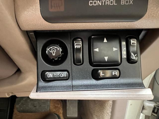 シーマ ４１Ｌ　レザーシート　電動シート　カーボンボンネット　ＷＯＲＫ　ＶＡＲＩＡＮＺＡ　１９インチアルミ　車高調　リアトーコントロールロッド　Ｋ－ＢＲＥＡＫマフラー　ＬＥＤテールランプ（65枚目）