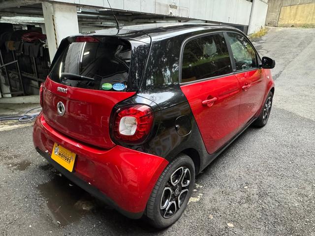 スマートフォーフォー プライム　プライム　黒革シート　パノラマルーフ　パナソニックナビＣＮ－Ｇ１１００ＶＤ　バックモニター　１５インチ純正アルミ　純正フロアマット（8枚目）