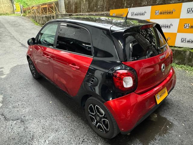 スマートフォーフォー プライム　プライム　黒革シート　パノラマルーフ　パナソニックナビＣＮ－Ｇ１１００ＶＤ　バックモニター　１５インチ純正アルミ　純正フロアマット（12枚目）