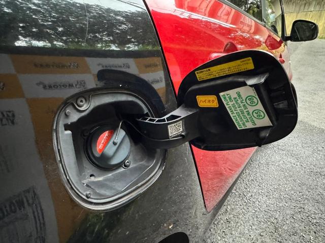 スマートフォーフォー プライム　プライム　黒革シート　パノラマルーフ　パナソニックナビＣＮ－Ｇ１１００ＶＤ　バックモニター　１５インチ純正アルミ　純正フロアマット（19枚目）