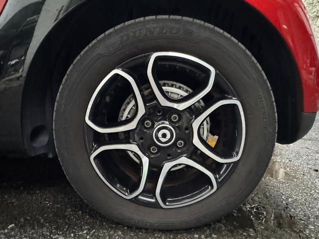 スマートフォーフォー プライム　プライム　黒革シート　パノラマルーフ　パナソニックナビＣＮ－Ｇ１１００ＶＤ　バックモニター　１５インチ純正アルミ　純正フロアマット（20枚目）