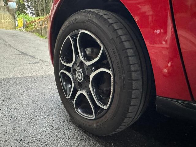 スマートフォーフォー プライム　プライム　黒革シート　パノラマルーフ　パナソニックナビＣＮ－Ｇ１１００ＶＤ　バックモニター　１５インチ純正アルミ　純正フロアマット（21枚目）