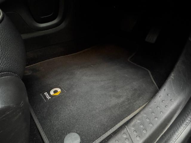 スマートフォーフォー プライム　プライム　黒革シート　パノラマルーフ　パナソニックナビＣＮ－Ｇ１１００ＶＤ　バックモニター　１５インチ純正アルミ　純正フロアマット（30枚目）