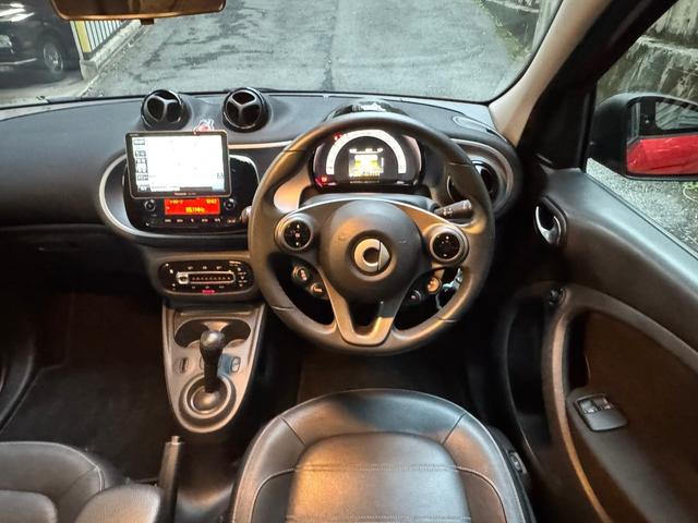 スマートフォーフォー プライム　プライム　黒革シート　パノラマルーフ　パナソニックナビＣＮ－Ｇ１１００ＶＤ　バックモニター　１５インチ純正アルミ　純正フロアマット（44枚目）