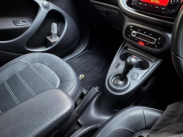 スマートフォーフォー プライム　プライム　黒革シート　パノラマルーフ　パナソニックナビＣＮ－Ｇ１１００ＶＤ　バックモニター　１５インチ純正アルミ　純正フロアマット（48枚目）