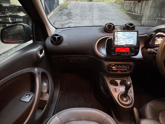 スマートフォーフォー プライム　プライム　黒革シート　パノラマルーフ　パナソニックナビＣＮ－Ｇ１１００ＶＤ　バックモニター　１５インチ純正アルミ　純正フロアマット（49枚目）