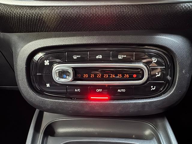 スマートフォーフォー プライム　プライム　黒革シート　パノラマルーフ　パナソニックナビＣＮ－Ｇ１１００ＶＤ　バックモニター　１５インチ純正アルミ　純正フロアマット（50枚目）