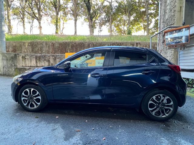 デミオ ＸＤツーリング　６ＭＴ　ディーゼルターボ　プッシュスタート　スマートキー２本　アイドリングストップ　スマートシティブレーキサポート　ヘッドアップディスプレイ　ビルトインＥＴＣ　１６インチアルミ　カラーバックモニター（13枚目）