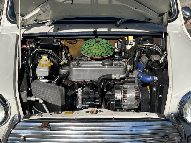 ＭＩＮＩ クーパー　４速クイックシフトＭＴ　センターマフラー　社外サスペンション　１２インチホイール　ウッドステアリング　ＥＴＣ車載器　新品タイヤ交換後納車（3枚目）