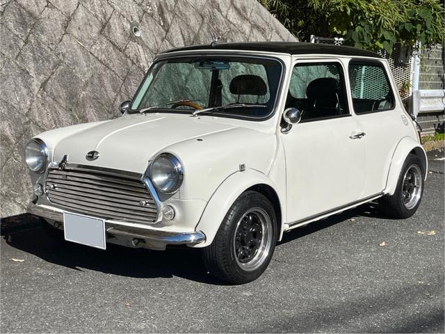 ＭＩＮＩ クーパー　４速クイックシフトＭＴ　センターマフラー　社外サスペンション　１２インチホイール　ウッドステアリング　ＥＴＣ車載器　新品タイヤ交換後納車（10枚目）