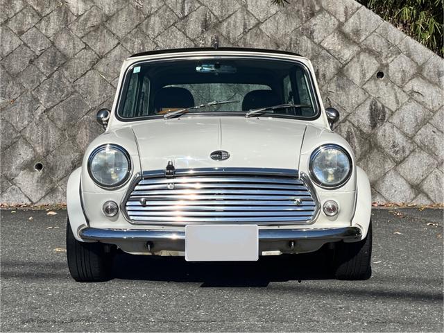 ＭＩＮＩ クーパー　４速クイックシフトＭＴ　センターマフラー　社外サスペンション　１２インチホイール　ウッドステアリング　ＥＴＣ車載器　新品タイヤ交換後納車（11枚目）