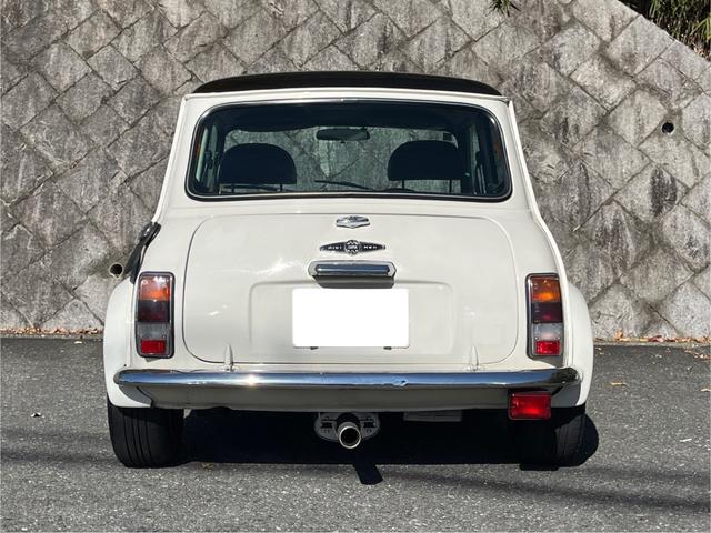 ＭＩＮＩ クーパー　４速クイックシフトＭＴ　センターマフラー　社外サスペンション　１２インチホイール　ウッドステアリング　ＥＴＣ車載器　新品タイヤ交換後納車（12枚目）