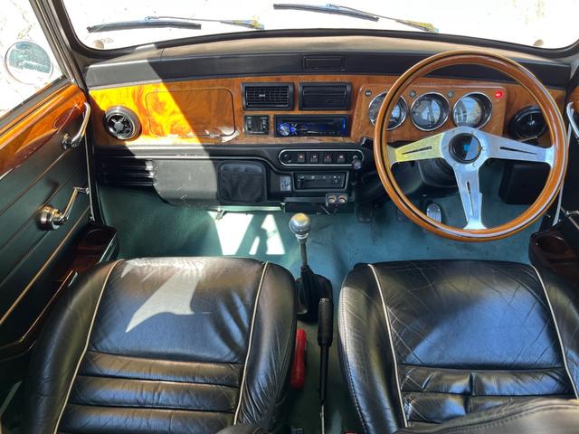 ＭＩＮＩ クーパー　４速クイックシフトＭＴ　センターマフラー　社外サスペンション　１２インチホイール　ウッドステアリング　ＥＴＣ車載器　新品タイヤ交換後納車（17枚目）