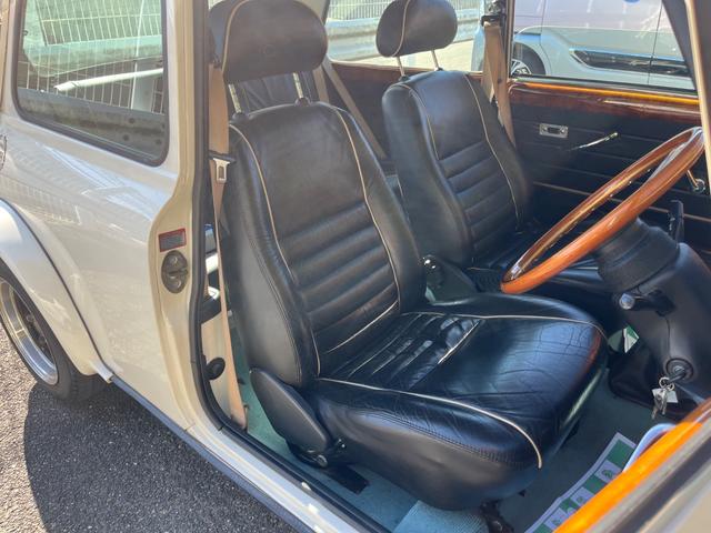 ＭＩＮＩ クーパー　４速クイックシフトＭＴ　センターマフラー　社外サスペンション　１２インチホイール　ウッドステアリング　ＥＴＣ車載器　新品タイヤ交換後納車（19枚目）