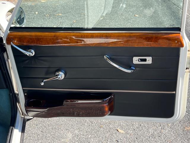 ＭＩＮＩ クーパー　４速クイックシフトＭＴ　センターマフラー　社外サスペンション　１２インチホイール　ウッドステアリング　ＥＴＣ車載器　新品タイヤ交換後納車（20枚目）